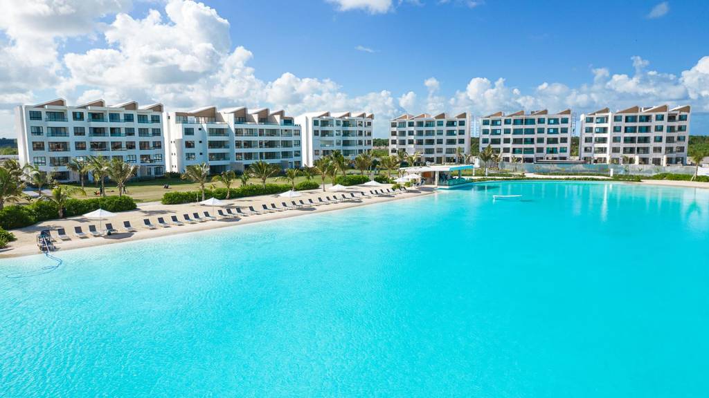Apartamentos en Downtown Punta Cana con Playa Privada y Alta Rentabilidad